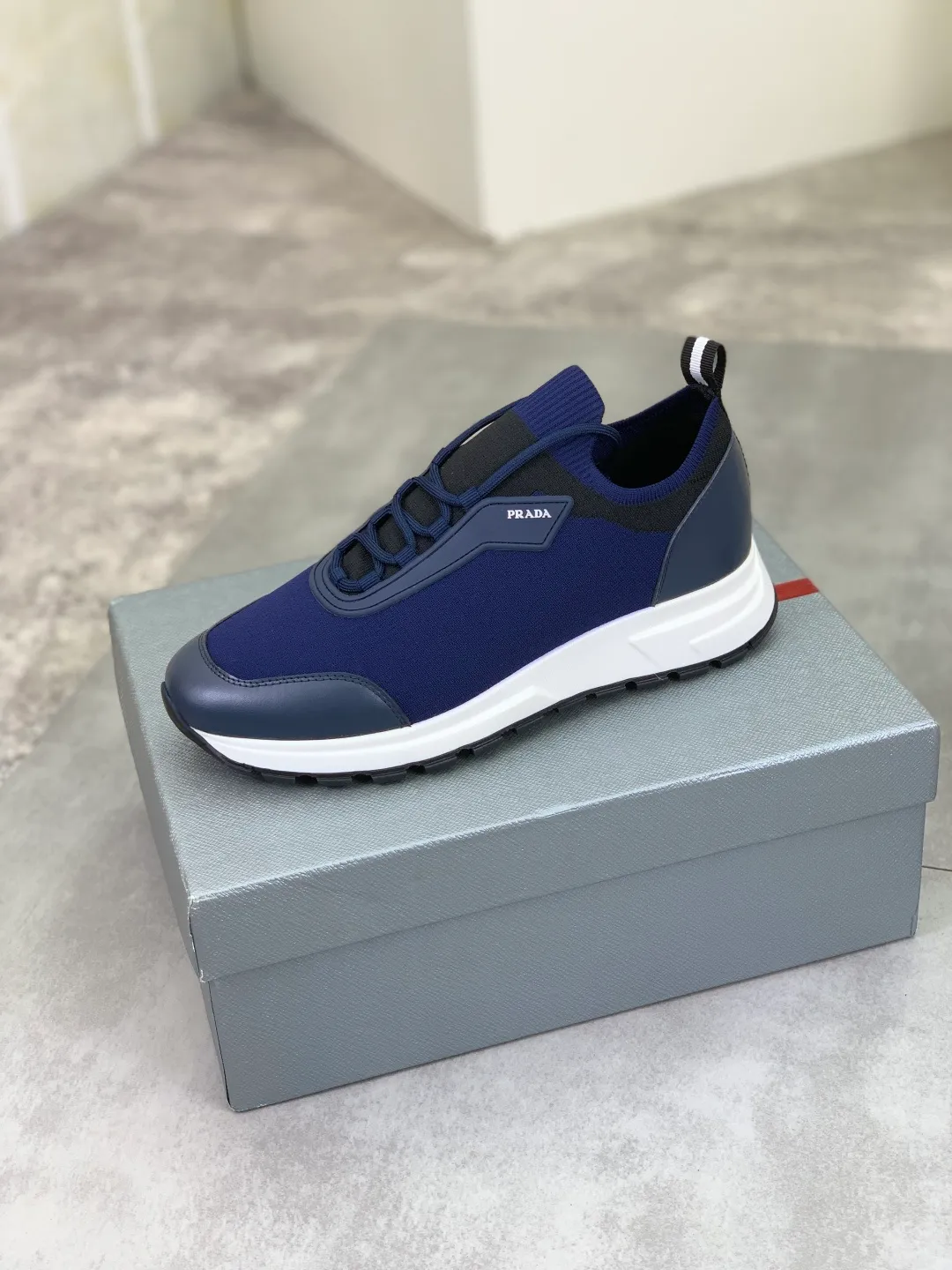 Men's Men's Shoes 💰P500💰【New Style】 (PRADA) The latest model of men's shoes has been launched on the official website in 1:1 copy, synchronized with Hong Kong counters, and on the same catwalk; all made of cowhide Epoxy mesh ➕Imported breathable fabric with cowhide lining, 🍡🍡Original 1:1 rubber outsole, non-slip and wear-resistant; comfortable on the feet, attractive style, fine workmanship, and simple and neat shoe lasts, highlighting a man's boldness and toughness, 👍size 38 to 44 3⃣️Color🉑️Choose